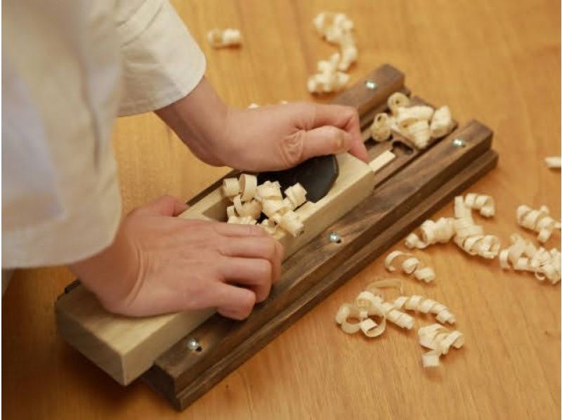 Experience making chopsticks using a plane in Ginza, Tokyo ♪ NEW OPENING on 12/10!の紹介画像