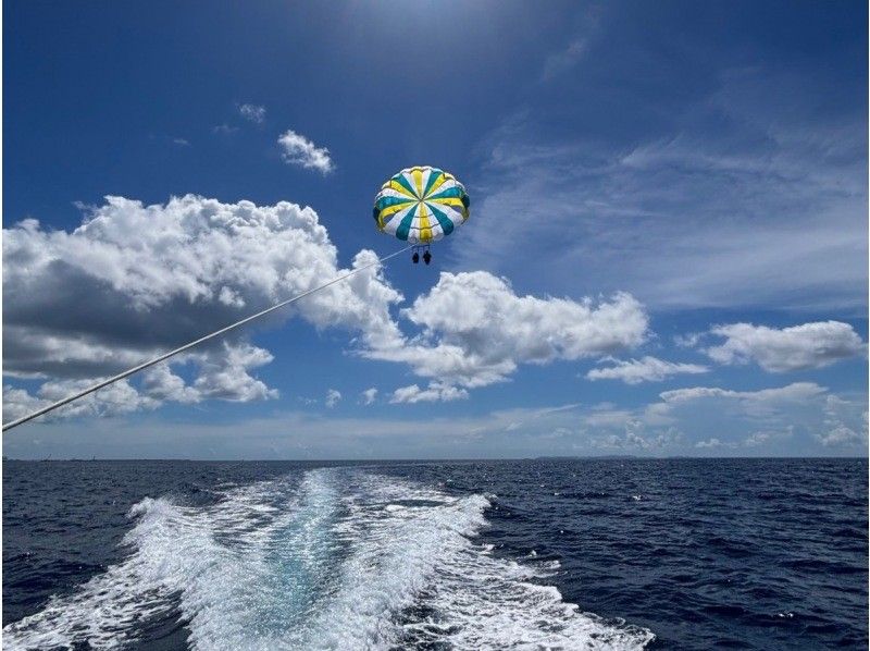 【宜野湾マリーナ発】 ★２００m ★  360度ぜんぶ絶景 パラセーリング 空と海を繋ぐ、究極のフライト体験！の紹介画像