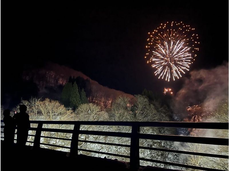 【1st Feb.】Akita-Yuzawa: Winter night with Giant icicles and Mini iglooの紹介画像