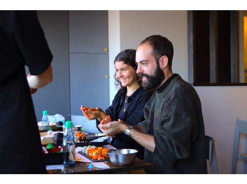 Sushi Making Osaka! Sushi making experience (Osaka)の紹介画像