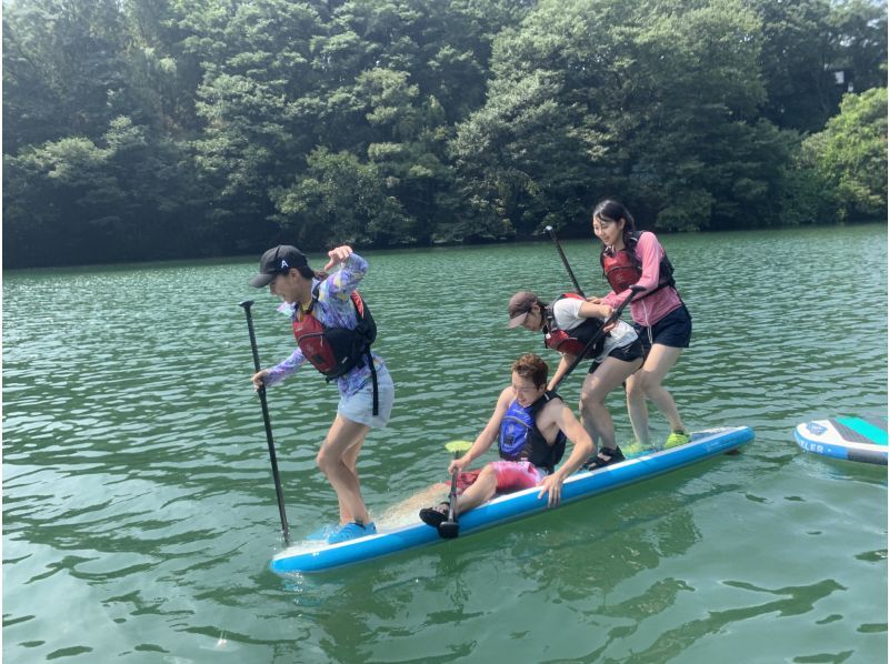 【埼玉・長瀞レイクSUP】残暑リフレッシュ！静かな湖で“ととのう”水上チル時間♪駅から徒歩約3分で女子旅にも◎◆小さなレイクサイドリゾート♪の紹介画像