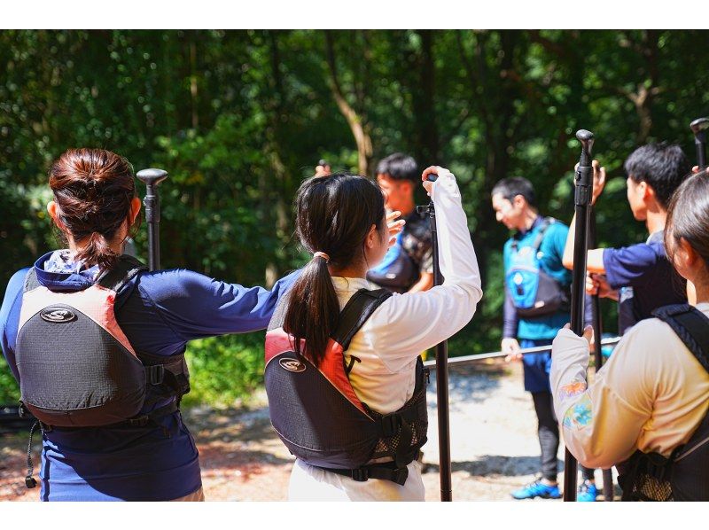 【埼玉・長瀞レイクSUP】自然に囲まれた静かな湖でのんびりSUPでクルージング！静かな湖で&ldquo;ととのう&rdquo;水上チル時間♪駅から徒歩約3分♪の紹介画像