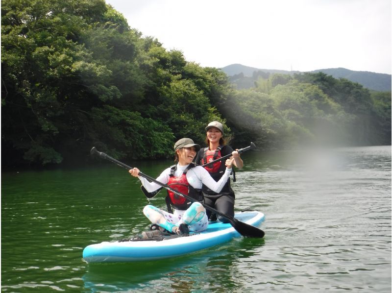【埼玉・長瀞レイクSUP】残暑リフレッシュ！静かな湖で“ととのう”水上チル時間♪駅から徒歩約3分で女子旅にも◎◆小さなレイクサイドリゾート♪の紹介画像
