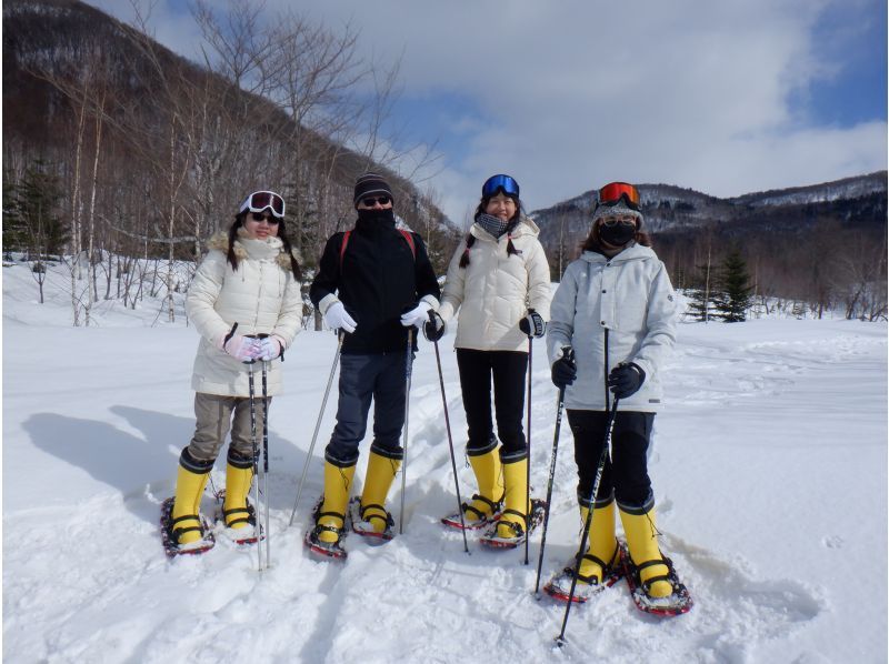 [Niseko Snowshoeing] Explore the snowy forests of Niseko on snowshoes. Enjoy the fantastic scenery that only a snowy country can offer!の紹介画像