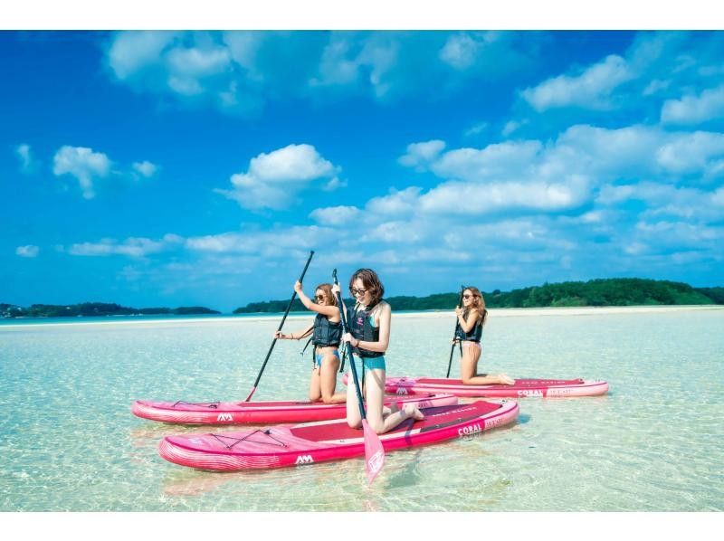 ★Student discount★ [Spectacular views! Kabira Bay SUP] Enjoy the pure white sand of Kabira Bay ★ Ishigaki Island's No. 1 spectacular spot [Cheapest in the industry] Family discount★ Same-day booking available, transportation, equipment and photos free!の紹介画像