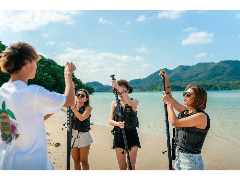 ★Student discount★ [Spectacular views! Kabira Bay SUP] Enjoy the pure white sand of Kabira Bay ★ Ishigaki Island's No. 1 spectacular spot [Cheapest in the industry] Family discount★ Same-day booking available, transportation, equipment and photos free!の紹介画像