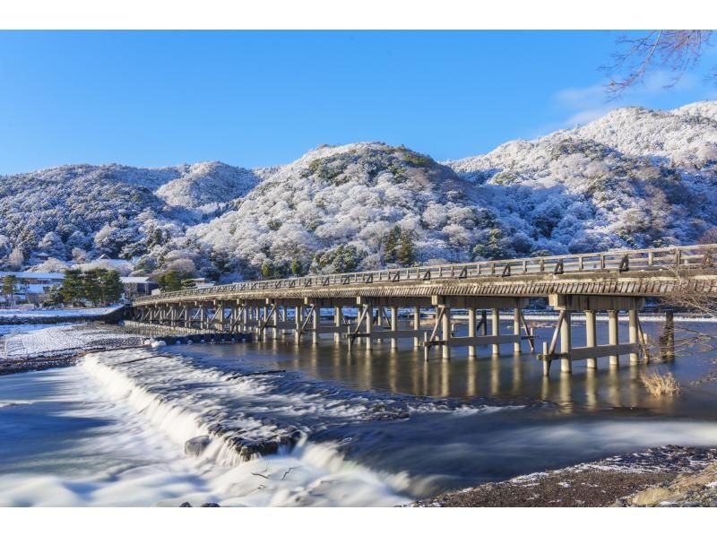 【京都＆美山日帰り旅行】金閣寺・嵐山・伏見エリア＆美山かやぶきの里散策 ※日本語、英語、中国語対応 （大阪から毎日出発）の紹介画像