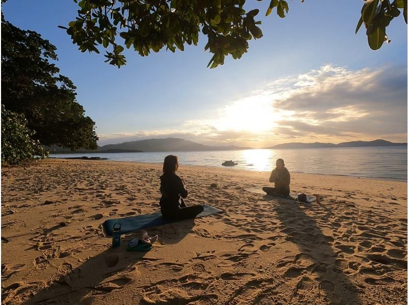 [Ishigaki Island] Private morning yoga experience! Relax in the great outdoors while watching the sunrise! GoPro photo gift + herbal tea included ★ Beginners welcomeの紹介画像