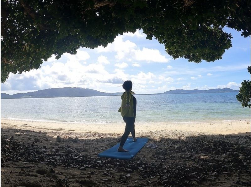 [Ishigaki Island] Private morning yoga experience! Relax in the great outdoors while watching the sunrise! GoPro photo gift + herbal tea included ★ Beginners welcomeの紹介画像