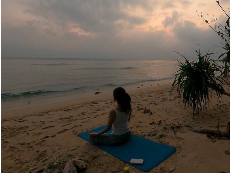 [Ishigaki Island] Private morning yoga experience! Relax in the great outdoors while watching the sunrise! GoPro photo gift + herbal tea included ★ Beginners welcomeの紹介画像