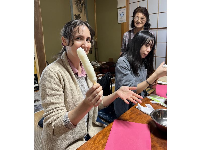 [Akita Prefecture, Mitane Town] Walking in nature with an Akita dog & making "Miso Tsukeritanpo"の紹介画像