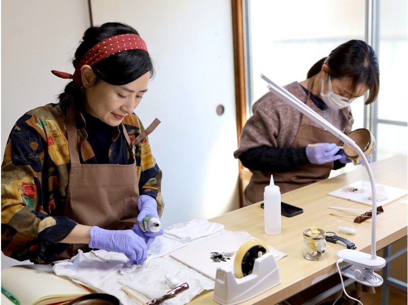 [New plan!] Learn from a Tokyo University of the Arts graduate! One-time experience of lacquer lacquer lacquering. No need to bring your own pottery! Materials included, small group instructionの紹介画像