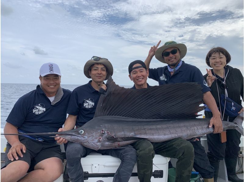 【沖縄・石垣島】カジキ釣りトローリング体験・初心者大歓迎！手ぶらでカジキ釣りが体験できます。の紹介画像