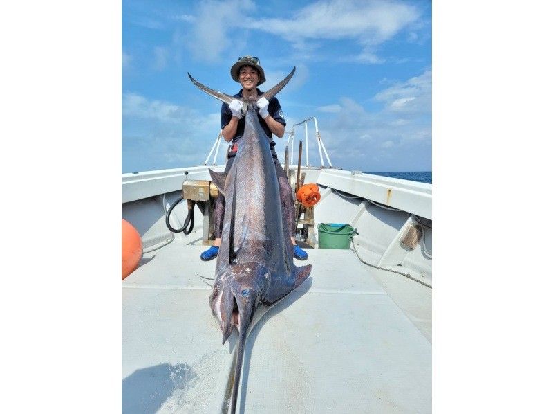 【沖縄・石垣島】カジキ釣りトローリング体験・初心者大歓迎！手ぶらでカジキ釣りが体験できます。の紹介画像