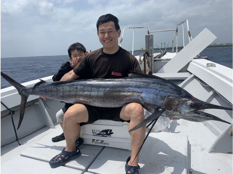 【沖縄・石垣島】カジキ釣りトローリング体験・初心者大歓迎！手ぶらでカジキ釣りが体験できます。の紹介画像