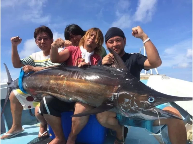 【沖縄・石垣島】カジキ釣りトローリング体験・初心者大歓迎！手ぶらでカジキ釣りが体験できます。の紹介画像