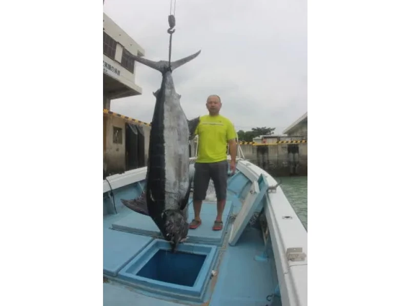 【沖縄・石垣島】カジキ釣りトローリング体験・初心者大歓迎！手ぶらでカジキ釣りが体験できます。の紹介画像