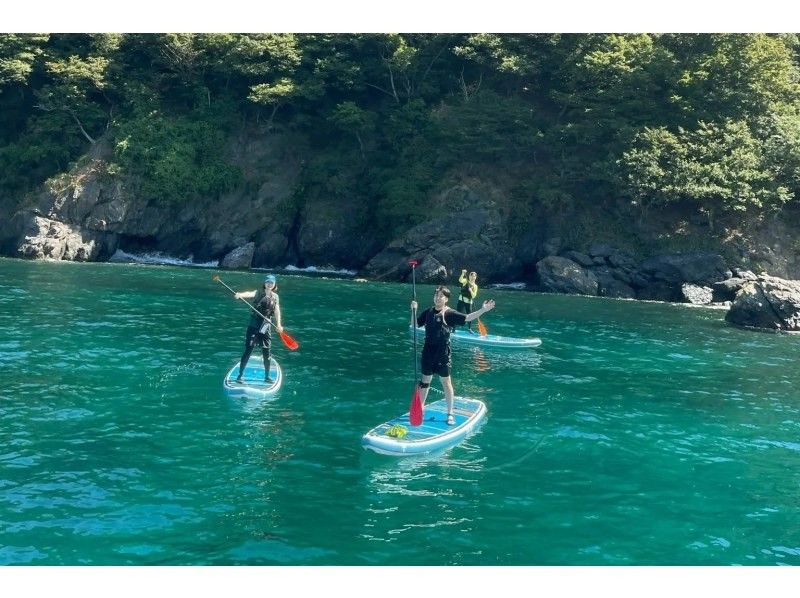 【若狭・常神半島】秋のチルSUPツアー《海面に映る空や紅葉のリフレクションを眺めよう！》の紹介画像