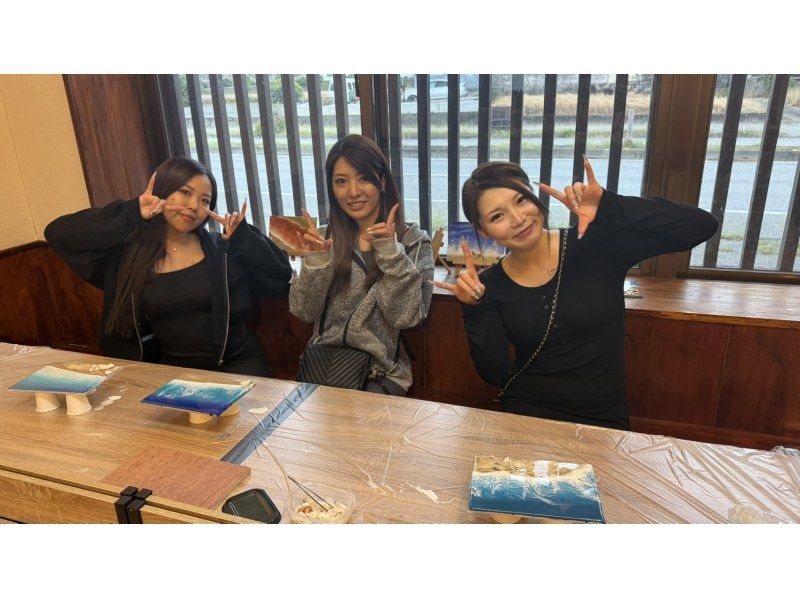 【宮古島・当日予約OK】空港5分・雨の日OK｜送料無料！『アートボードA5サイズ』レジンアート体験｜お子様も大人も夢中の波作り体験！の紹介画像
