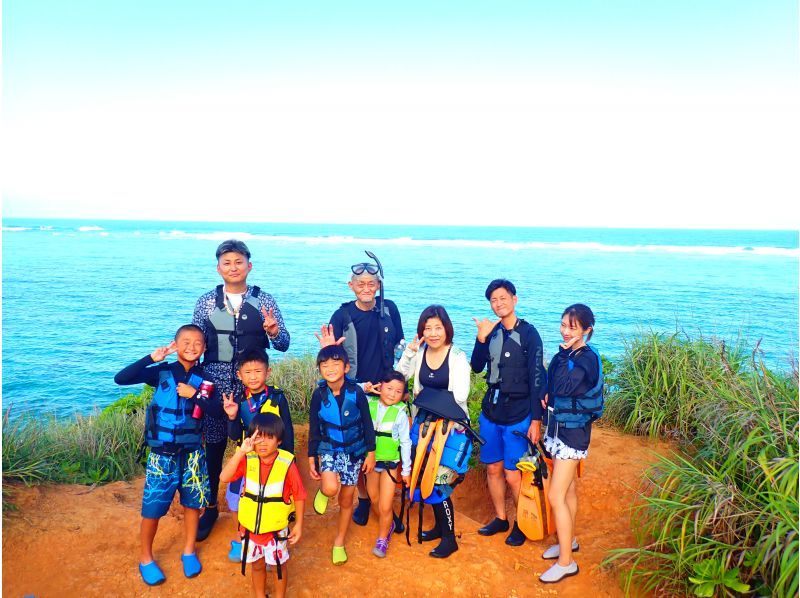 【沖縄・恩納村/真栄田岬近辺】春休み卒業旅行応援！！一足早い春の沖縄の海で完全貸切りのサップツアー・専門ガイドによるレクチャーで安心サポートの紹介画像