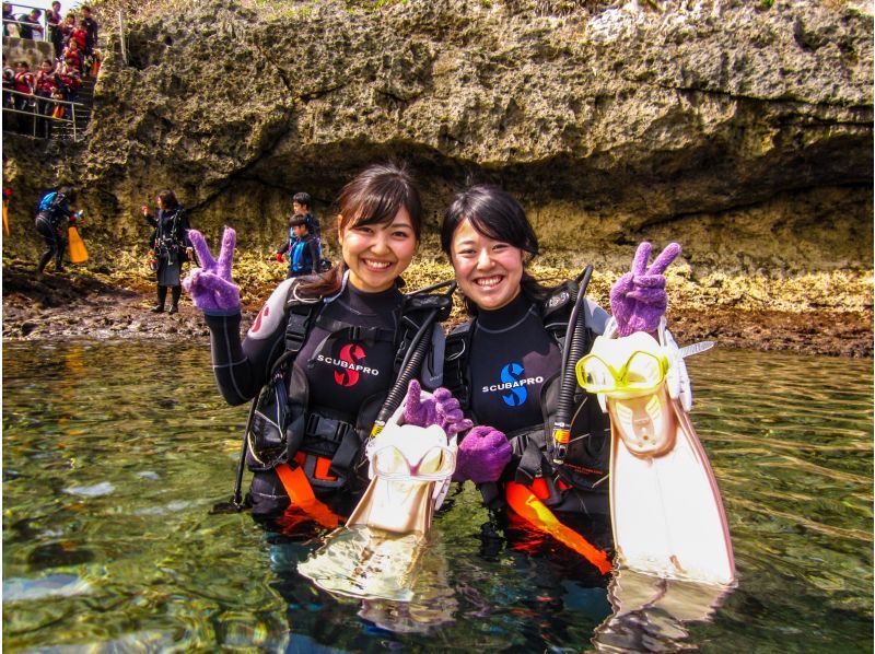 【沖縄本島・青の洞窟】体験ダイビング＆絶景パラセーリング！★贅沢満足プラン！写真撮影＆餌付け付も無料！の紹介画像