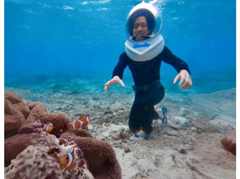 《Underwater walk in Ishigaki Island!》 Sea walker by boat, your face won't get wet, safe even if you can't swim, recommended for women too! (Free photo data)の紹介画像