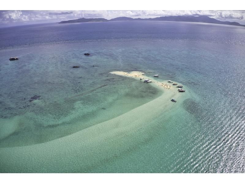 【沖縄・石垣島】【GoPro無料レンタルあり】ウミガメorマンタと泳ぐ！幻の島上陸シュノーケリング【午前・午後の2便／無料送迎＆写真付き】
