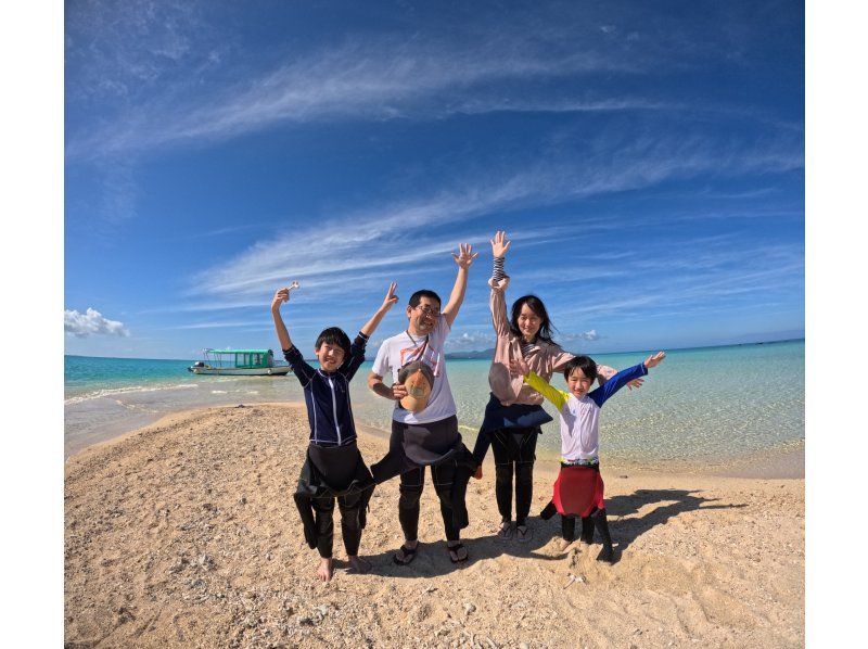 【沖縄・石垣島】【GoPro無料レンタルあり】ウミガメorマンタと泳ぐ！幻の島上陸シュノーケリング【午前・午後の2便／無料送迎＆写真付き】