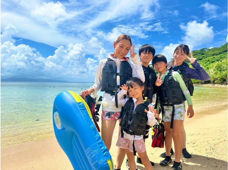 【GoPro無料レンタルあり】ウミガメorマンタと泳ぐ！幻の島上陸シュノーケリング【午前・午後の2便／無料送迎＆写真付き】の紹介画像