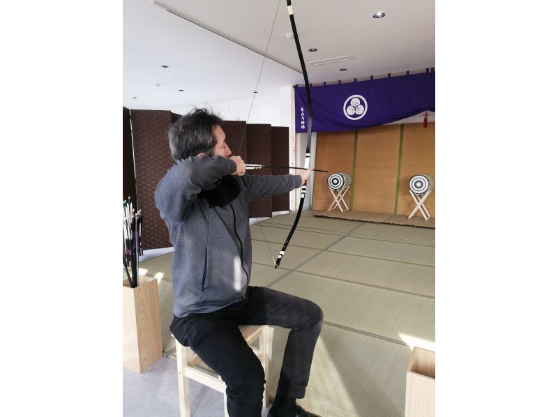 [Kyoto Higashiyama] Archery experience. Half-kyudojo 8 shots for 1,000 yen, 20 shots for 2,000 yen, Kyudo uniform course 1 hour for 10,000 yen. Anyone can experience it safely and easily!の紹介画像