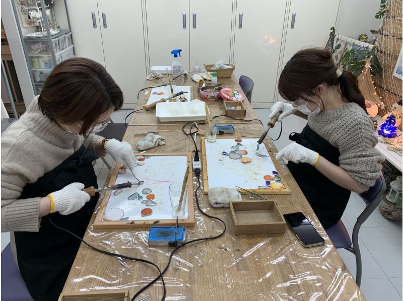 [Hyogo/Kobe] Make a stained-glass lampshade using seashells and marine glass! You can make one piece with two people (you can also participate alone!)の紹介画像