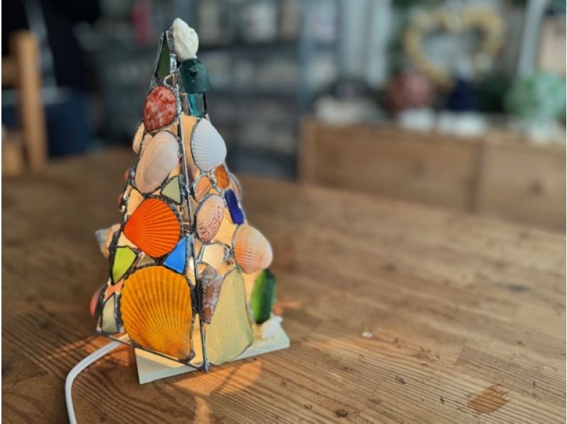 [Hyogo/Kobe] Make a stained-glass lampshade using seashells and marine glass! You can make one piece with two people (you can also participate alone!)の紹介画像