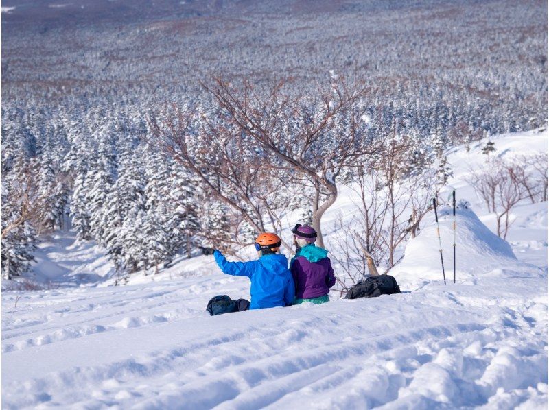 【北海道，富良野】欢迎初学者！雪鞋徒步之旅！体验大雪山的隐秘美景，并在温泉中放松身心。の紹介画像
