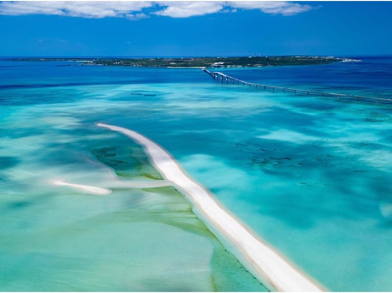 【沖縄・宮古島】“ユニの浜上陸ツアー” ボートで約5分で到着！現役TVカメラマンのドローン撮影付き！当日予約OK！3歳以下無料！の紹介画像