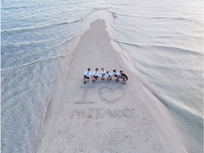 【沖縄・宮古島】《SALE実施中☆当日予約OK》ユニの浜 ドローン撮影ツアー ◎現役テレビカメラマン撮影◎ボートで約5分で上陸◎~3歳無料の紹介画像