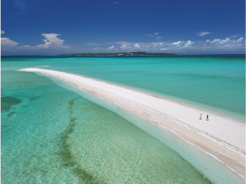 【沖縄・宮古島】 &ldquo;ユニの浜 ドローン撮影ツアー&rdquo; 現役テレビカメラマンが撮影！ボートで約5分で上陸！3歳以下無料！迷ったら弊社へ♪の紹介画像