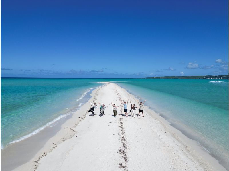 【沖縄・宮古島】 &ldquo;ユニの浜 ドローン撮影ツアー&rdquo; 現役テレビカメラマンが撮影！ボートで約5分で上陸！3歳以下無料！迷ったら弊社へ♪の紹介画像