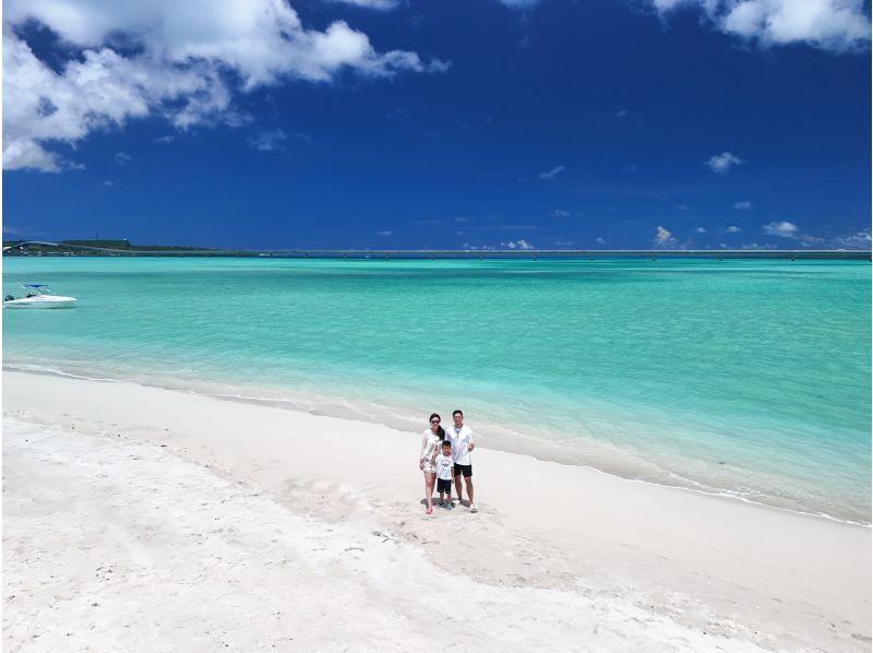 【沖縄・宮古島】《SALE実施中☆当日予約OK》ユニの浜 ドローン撮影ツアー ◎現役テレビカメラマン撮影◎ボートで約5分で上陸◎~3歳無料の紹介画像