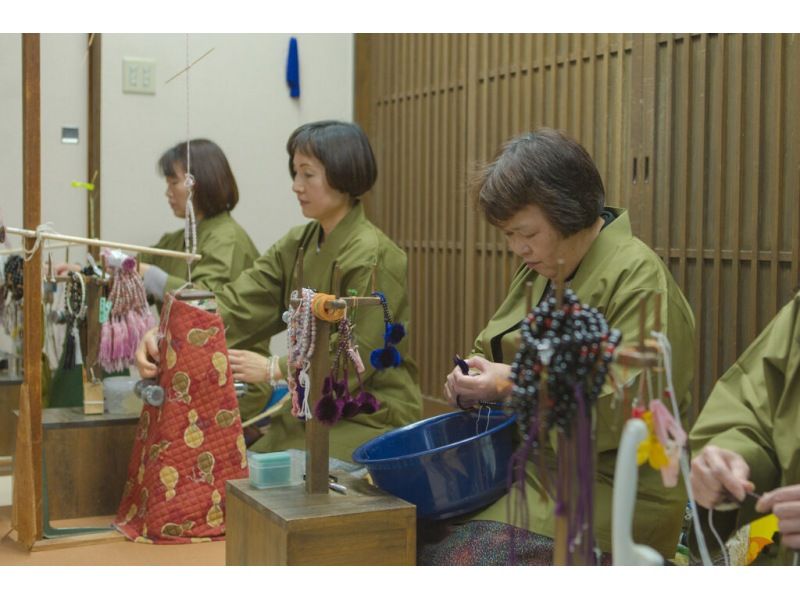 [Kamigamo, Kyoto] Traditional culture - Make a talisman with a professional Kyoto rosary maker! Experience making a talisman Kyoto rosary bracelet in a historic workshop (beginners, children, and solo travelers welcome!)の紹介画像