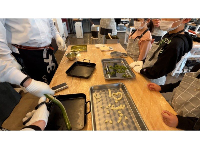 ＼京都 宇治／ 話題のあめ屋「岩井製菓」の飴づくり体験教室の紹介画像