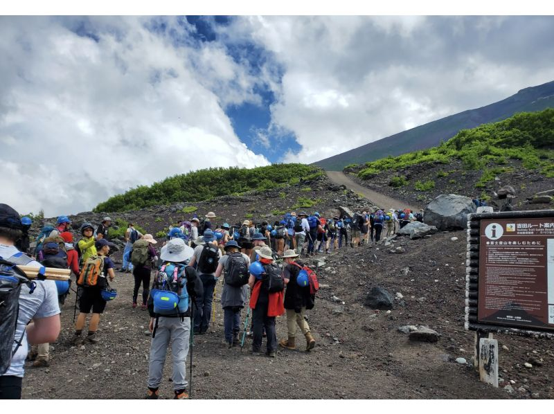 【山梨・富士】東京 新宿発のバスで富士山登山アドベンチャーツアー（2日間）の紹介画像