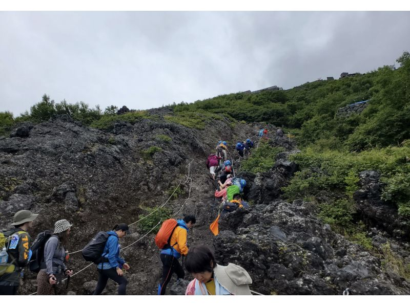 【山梨・富士】東京 新宿発のバスで富士山登山アドベンチャーツアー（2日間）の紹介画像