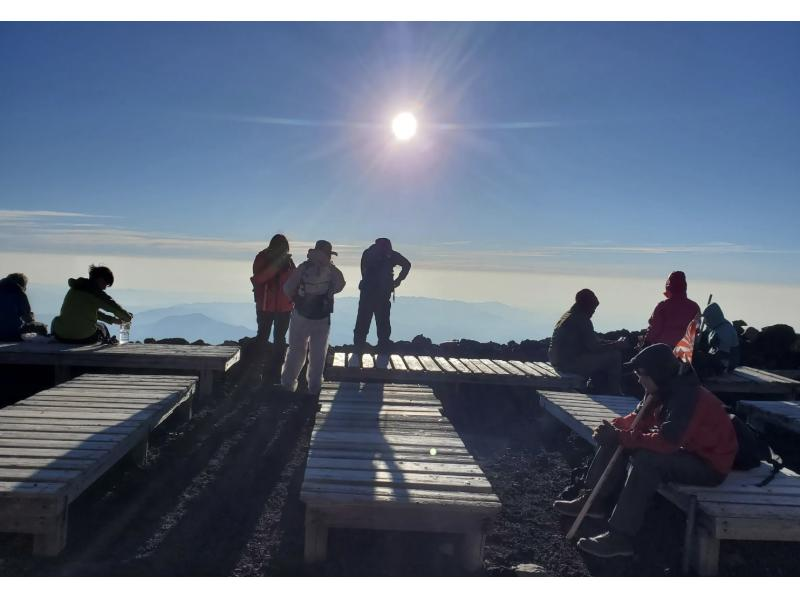 【山梨・富士】東京 新宿発のバスで富士山登山アドベンチャーツアー（2日間）の紹介画像