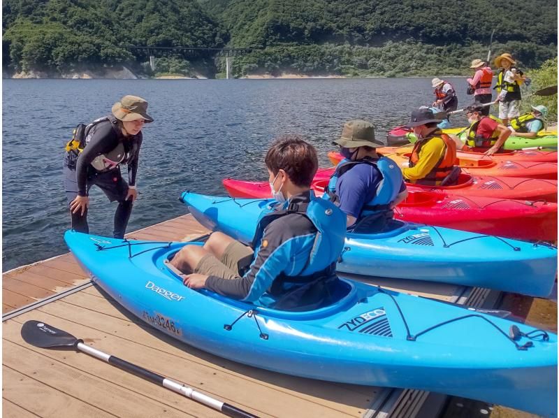 [Fukushima, Iizaka Onsen] Kayak tour of the high-quality water from the dam lake, nurtured by the beautiful natural environment of the water sourceの紹介画像