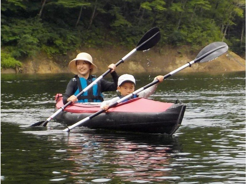 【福島・飯坂温泉】水源地の美しい自然が育む高い水質のダム湖をカヤックでツーリングの紹介画像