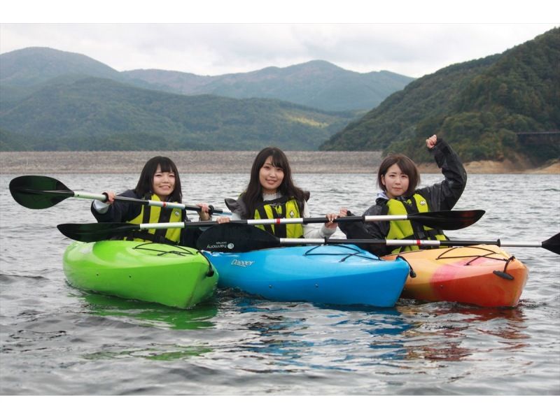 [Fukushima, Iizaka Onsen] Kayak tour of the high-quality water from the dam lake, nurtured by the beautiful natural environment of the water sourceの紹介画像