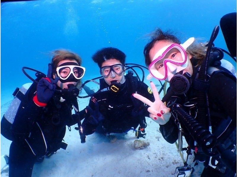 [Okinawa, Northern] Beginners are also welcome! Coral Reef Churaumi Boat Experience Diving Half-day 2 dives Great video shooting planの紹介画像