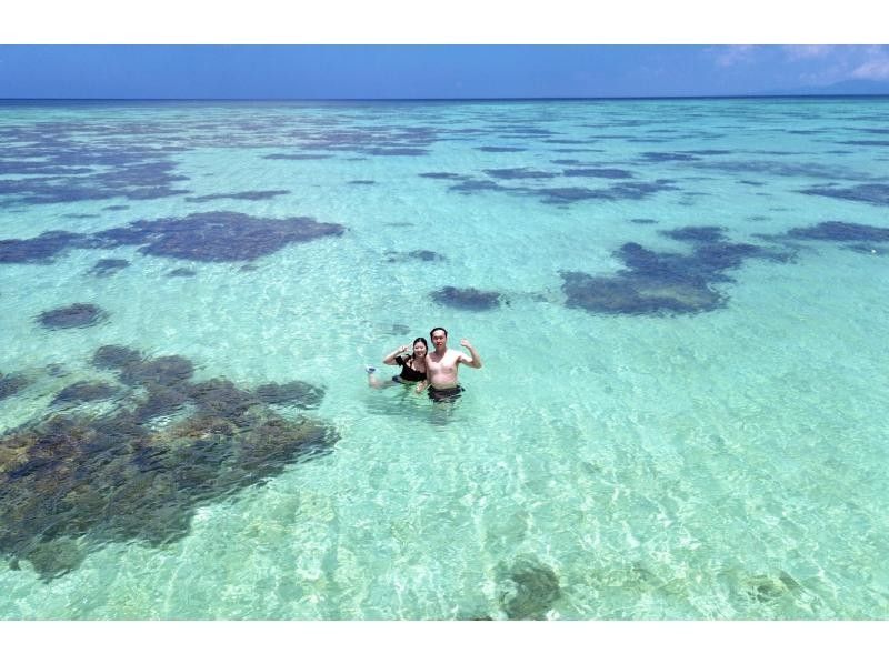 ウミガメ撮影できないと全額返金有【青の洞窟シュノーケル＆川平湾ドローン＆癒しの滝】当日OK！防寒スーツ・ゴープロ・シャワー完備・少人数制の紹介画像