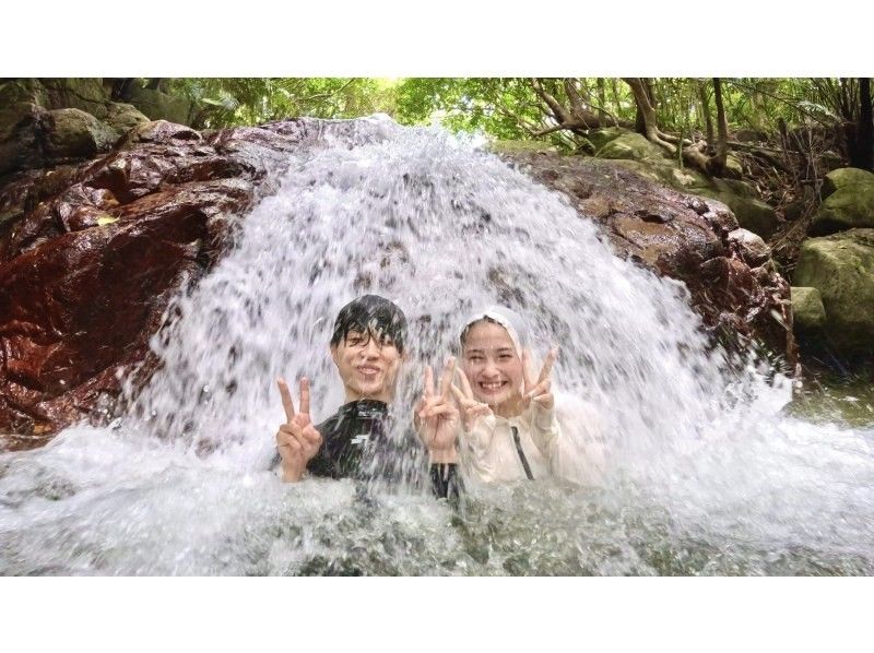 ウミガメ撮影できないと全額返金有【青の洞窟シュノーケル＆川平湾ドローン＆癒しの滝】当日OK！防寒スーツ・ゴープロ・シャワー完備、少人数制！の紹介画像