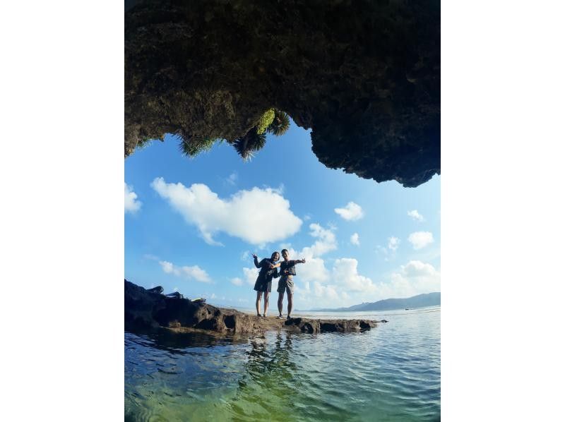 ウミガメ撮影できないと全額返金有【青の洞窟シュノーケル＆川平湾ドローン＆癒しの滝】当日OK！防寒スーツ・ゴープロ・シャワー完備、少人数制！の紹介画像